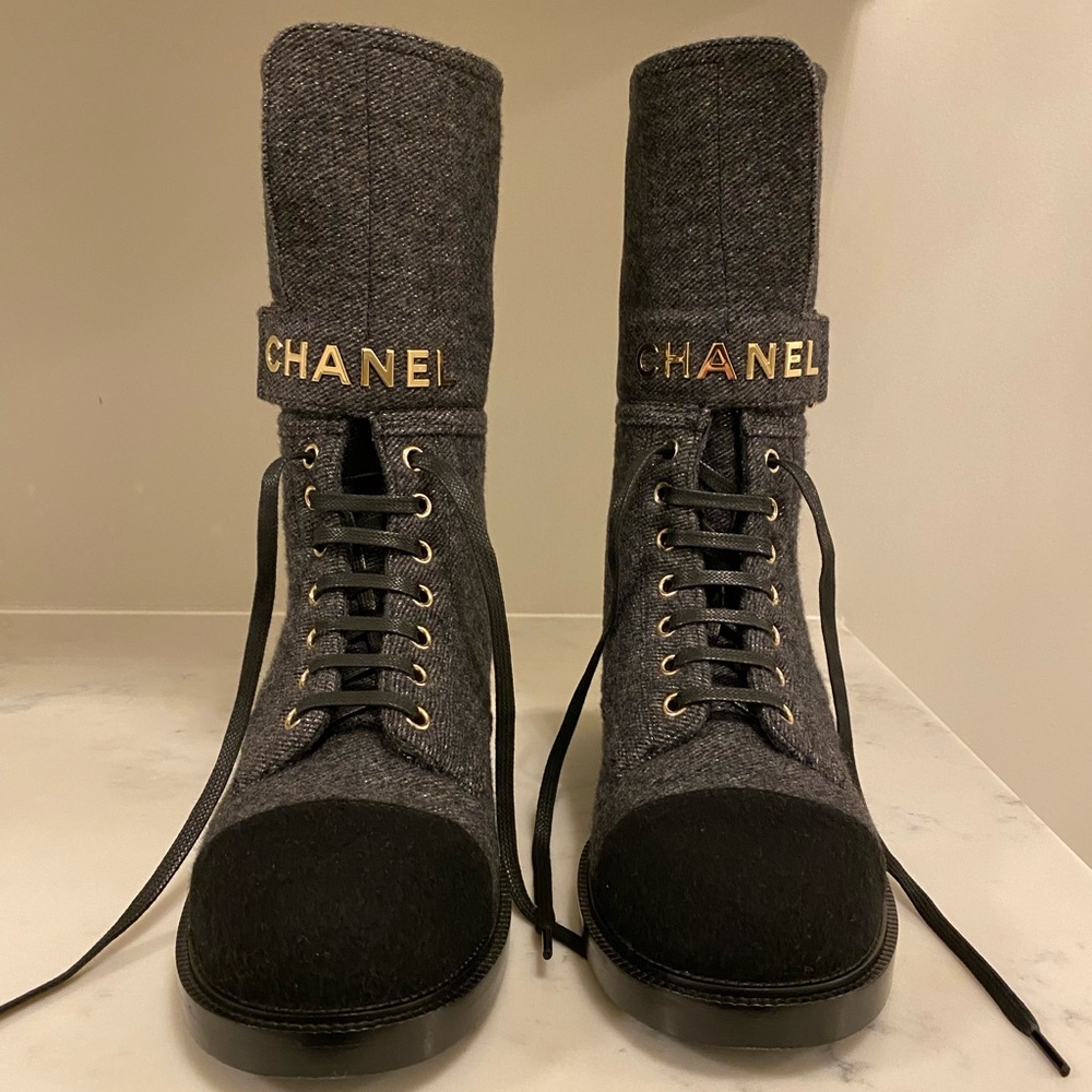 CHANEL Fall-Winter 2021 dark grey/black lace up tweed boots